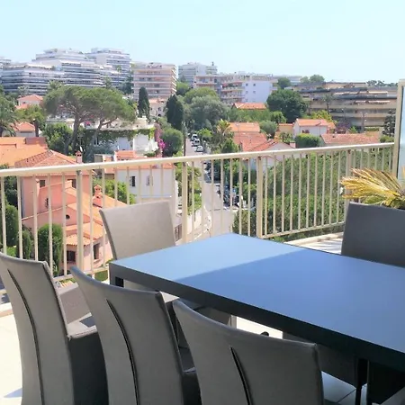 La Pinede Апартаменти *