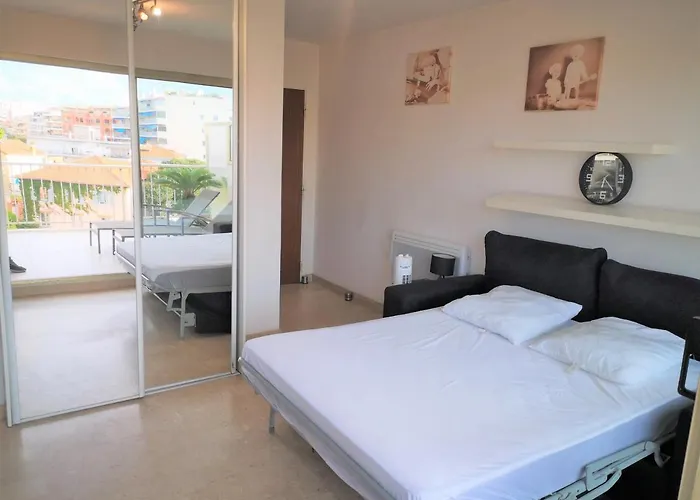 La Pinede Апартаменти