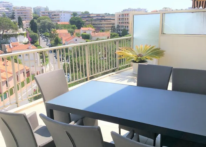 Апартаменти La Pinede Жюан-ле-Пен